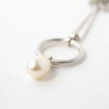 Load image into Gallery viewer, Pearl Drop Circle Pendant