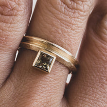 Load image into Gallery viewer, Double Bevelled Sapphire Ring