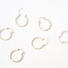 Load image into Gallery viewer, Small Hoops with a Twist