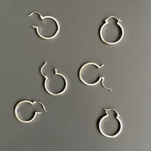 Load image into Gallery viewer, Small Hoops with a Twist